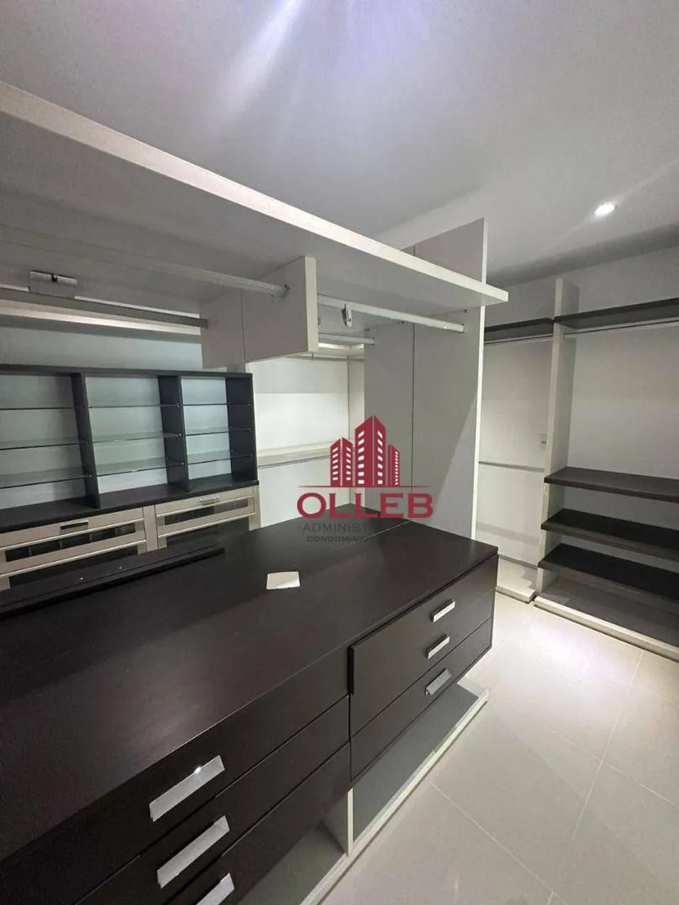 House with air conditioning, 5 bedrooms and 1 bathroom — photo 3