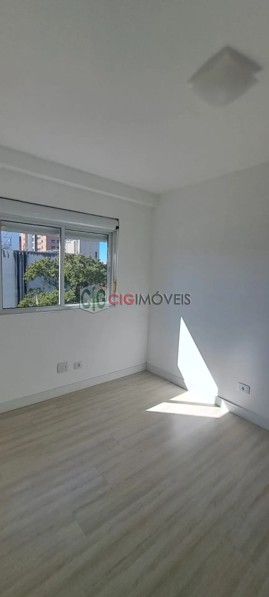 Wood or laminate floors in a 2-bedroom apartment, 66 m² — photo 9