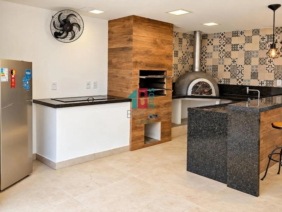 4-bedroom apartment with a glass-enclosed balcony — photo 14