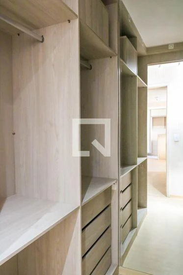 2-bedroom apartment in a building with a gym — photo 9