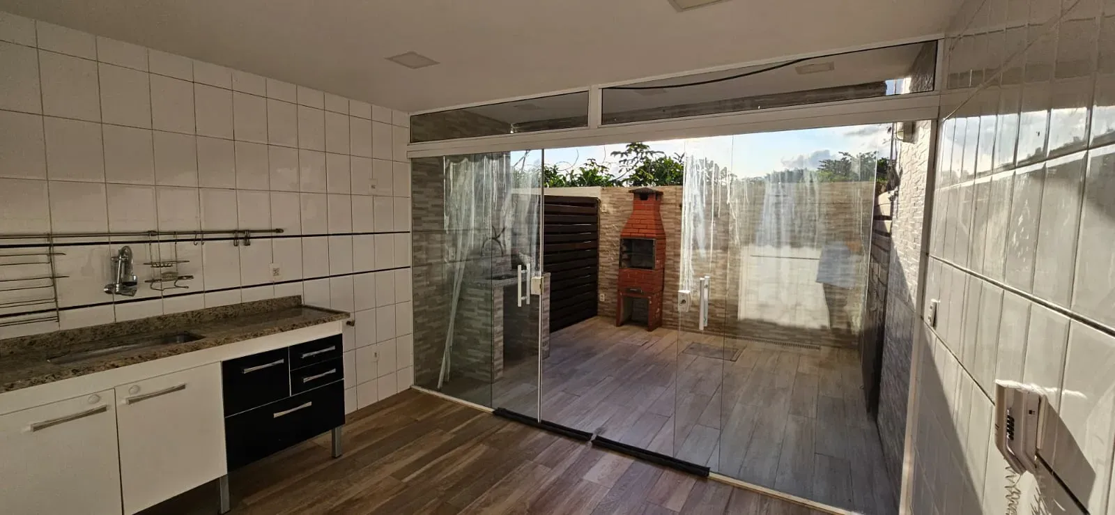 4-bedroom apartment with a mountain view — photo 10