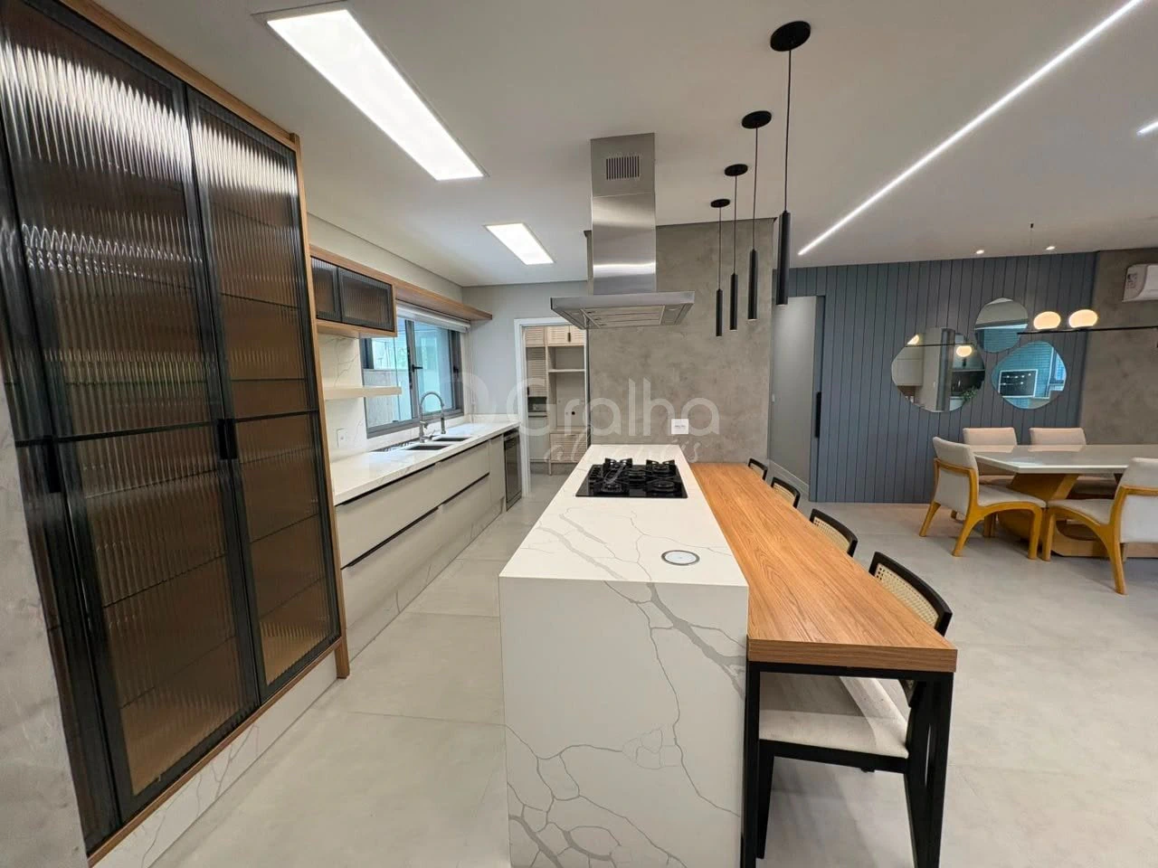 3 en-suite bedroom apartment with 320 m² and 3 parking — photo 3