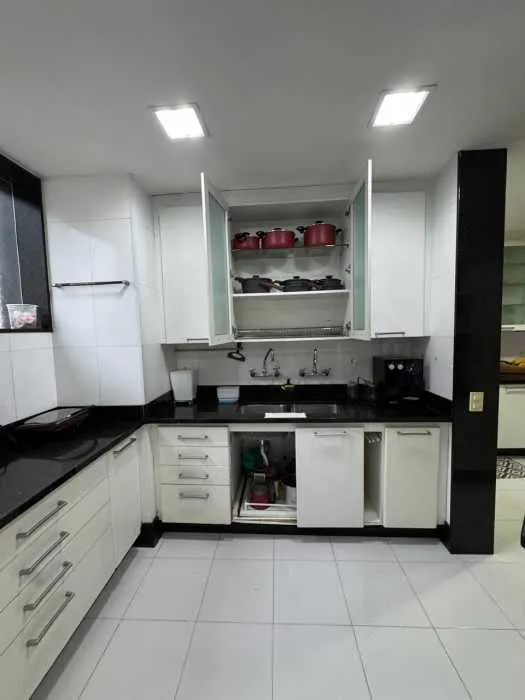 Apartamento de 484 m² com janelas do piso ao teto e banheira — photo 5