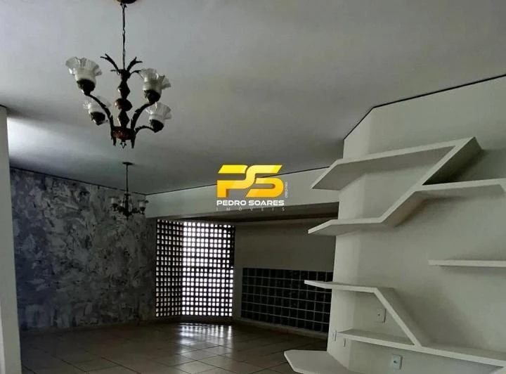 House with 4 bedrooms, 5 bathrooms and 348 m²