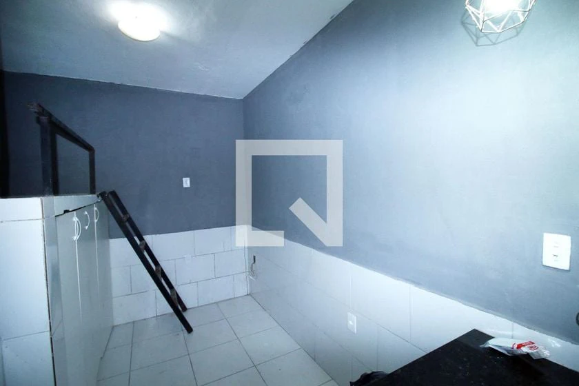 Unfurnished studio with gas stove and laundry area — photo 7