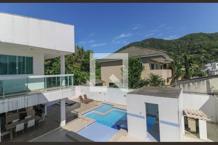 Condominium house with 5 bedrooms and 4 bathrooms — photo 36