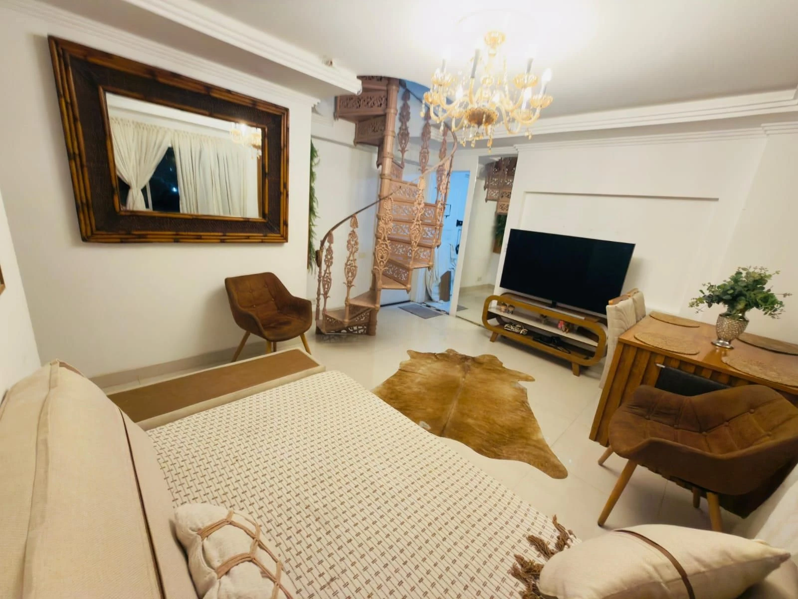 Walk-in closet in a 3-bedroom apartment, 230 m² — photo 8