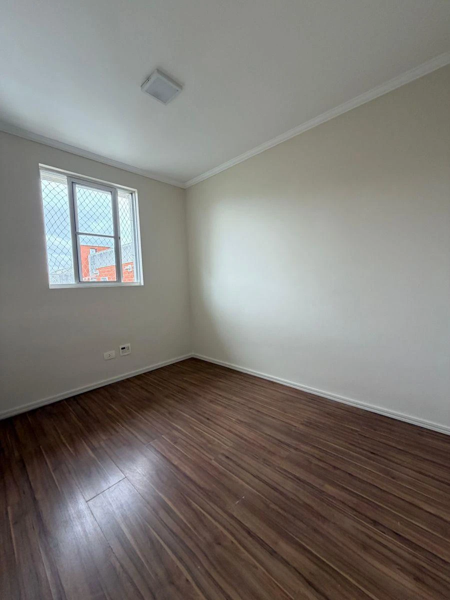 Departamento con piso de madera o laminado en Curitiba — photo 10