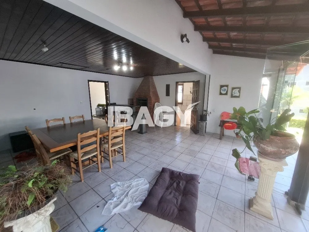Furnished house with 5 bedrooms, 2 suites and 2 parking — photo 45