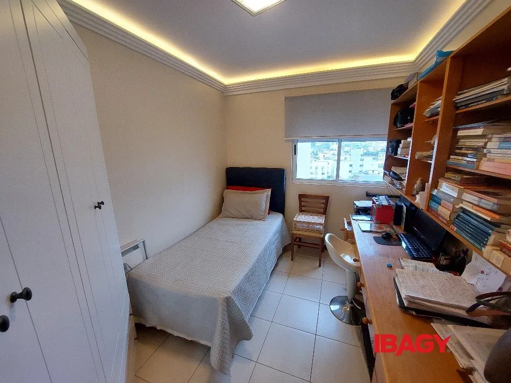 Apartamento amueblado de 4 dormitorios con balcón cerrado y 159 m² — photo 17