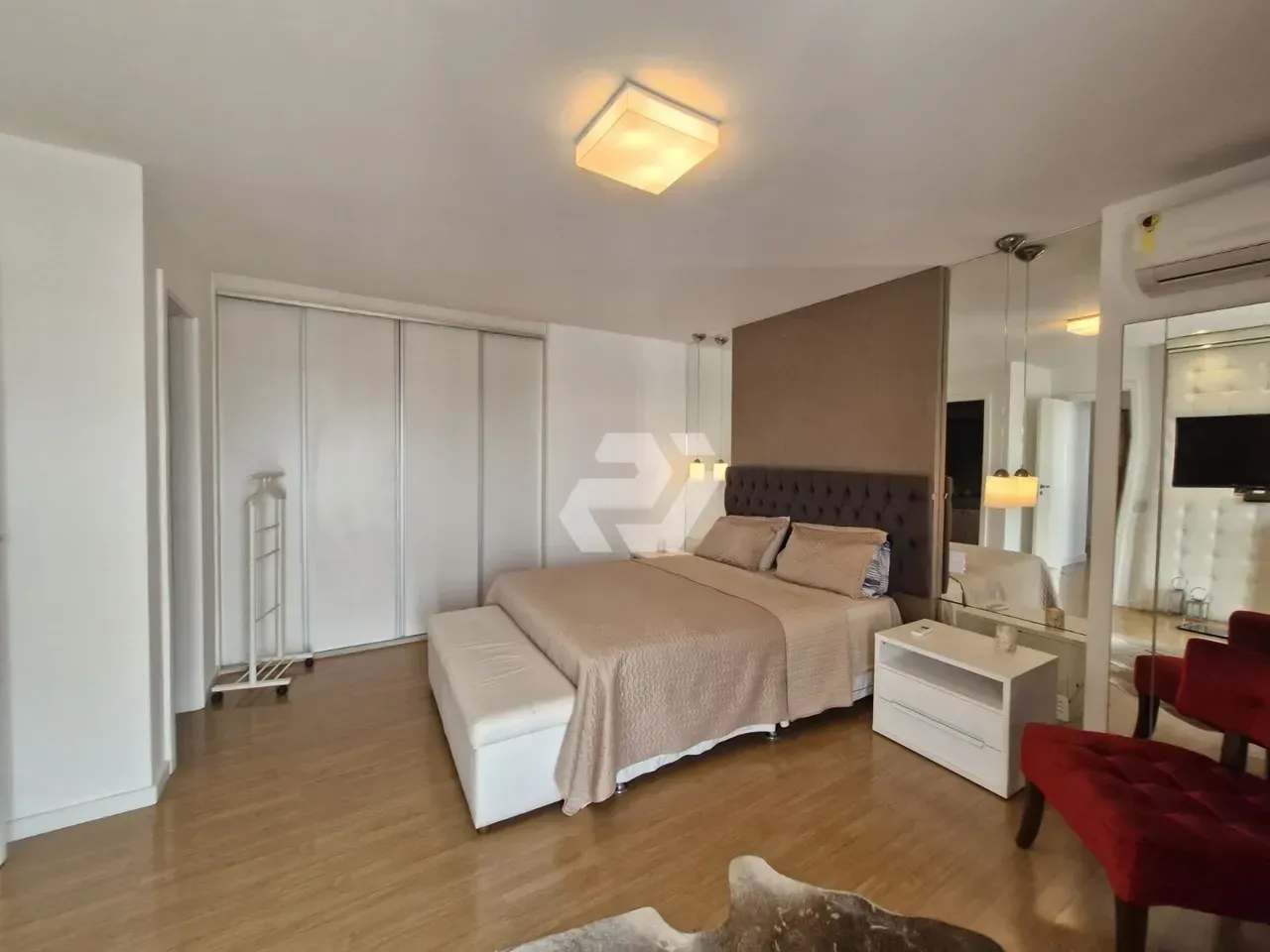 Furnished 4-bedroom apartment with 4 bathrooms — photo 3
