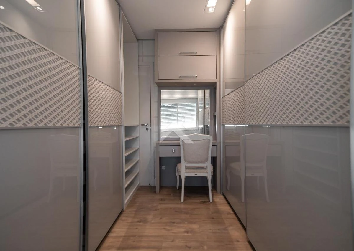 Furnished apartment, 195 m², with floor-to-ceiling windows — photo 9