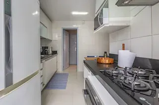 Apartment on the 4th floor with a glass-enclosed balcony — photo 4