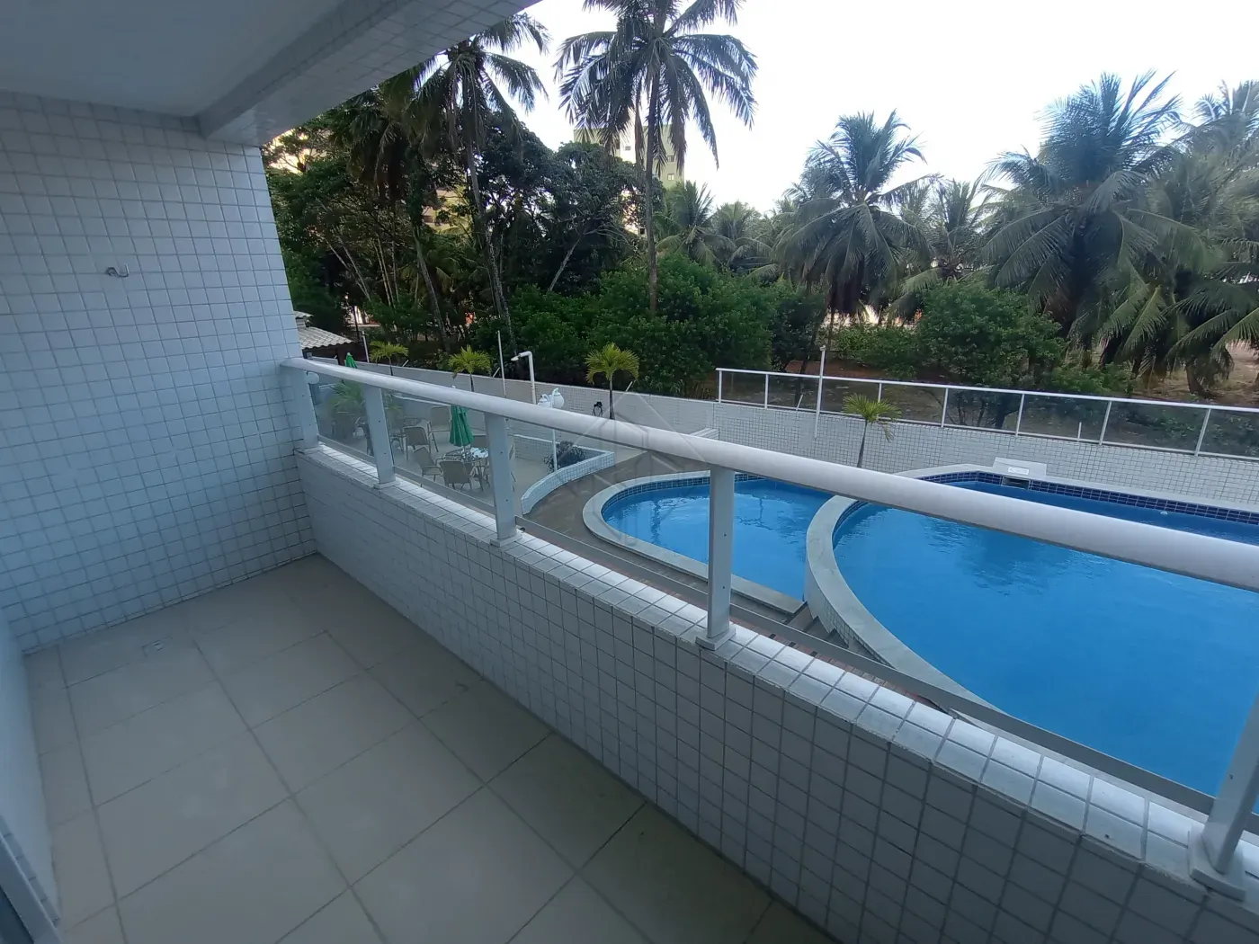 Balcony with a grill in a 2-bedroom apartment, 66 m² — photo 9