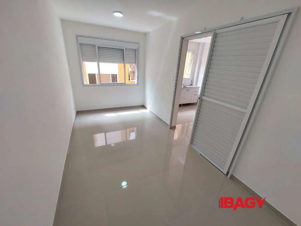 1-bedroom apartment with a separate kitchen and 24 m² — photo 5