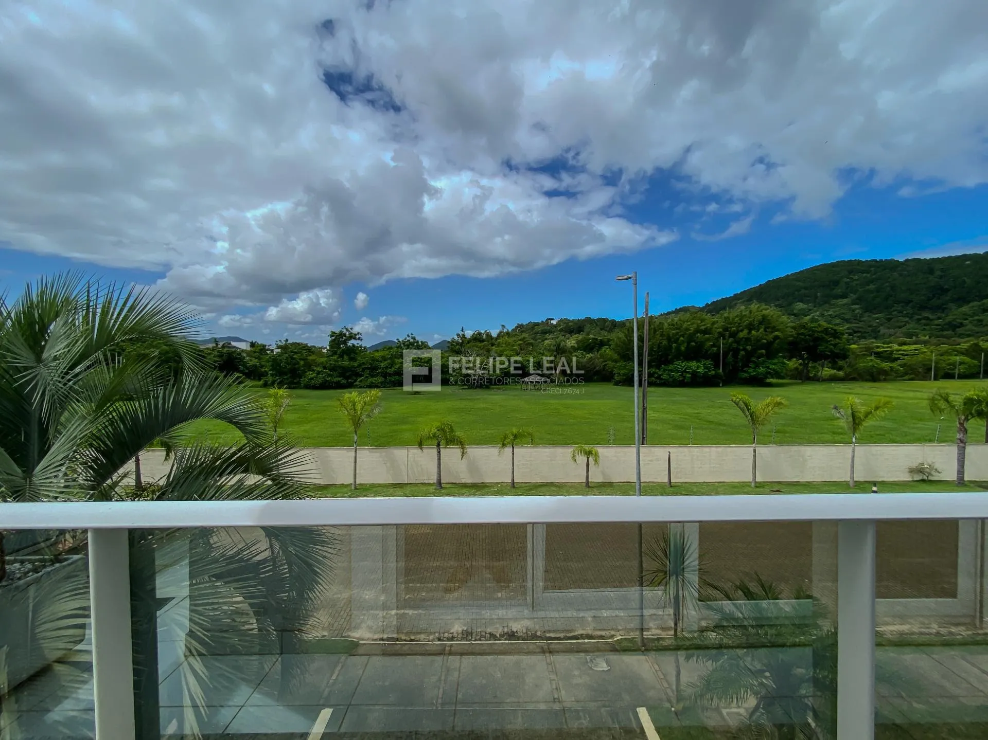 Casa em condomínio com 9 dormitórios e 8 suítes — photo 2