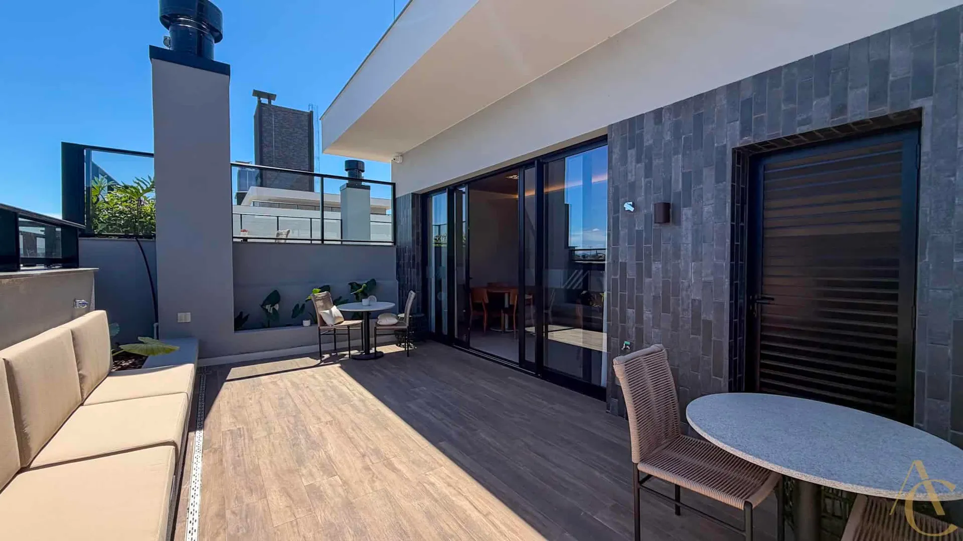 Glass-enclosed balcony in a 2-bedroom apartment, 69 m² — photo 42