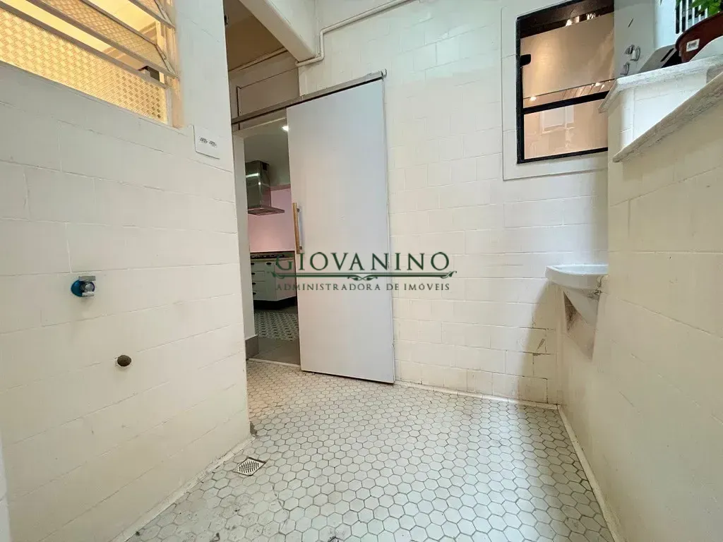 Wood or laminate floors in a 2-bedroom apartment, 91 m² — photo 17