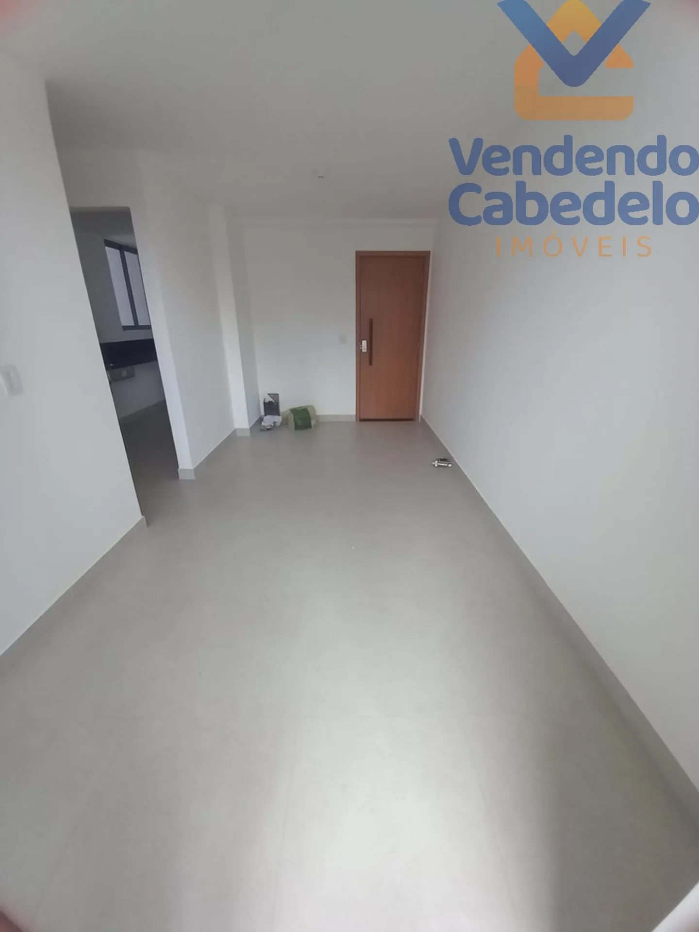 Apartamento com 2 quartos, suíte e 60 m² com varanda