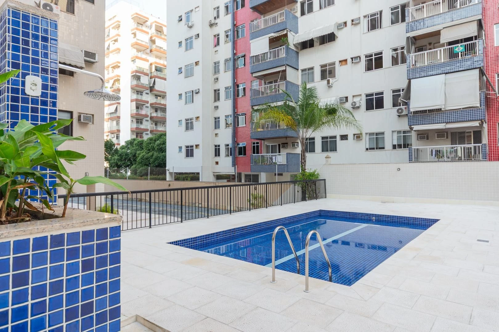 4-bedroom apartment with a mountain view in Rio de Janeiro — photo 42