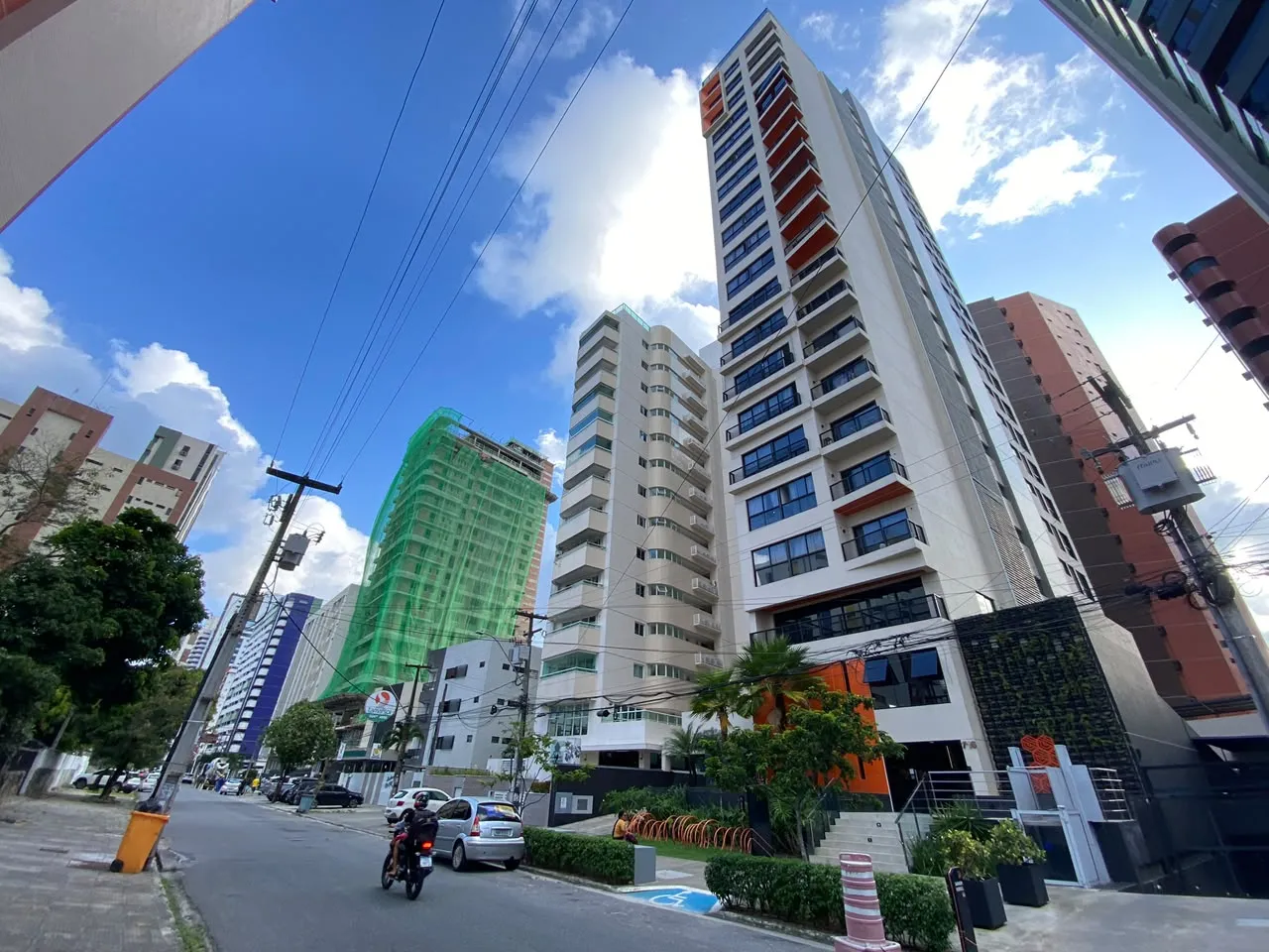 2-bedroom apartment with balcony and 1 parking spot