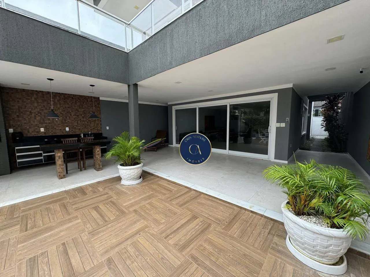 House with 6 bedrooms and 7 bathrooms, 484 m² — photo 2