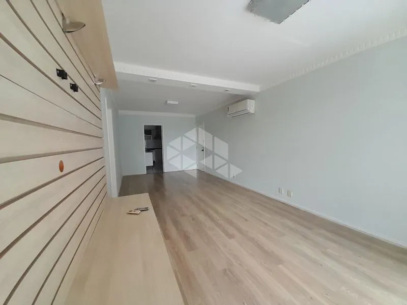 Furnished apartment, 108 m², with wood or laminate floors