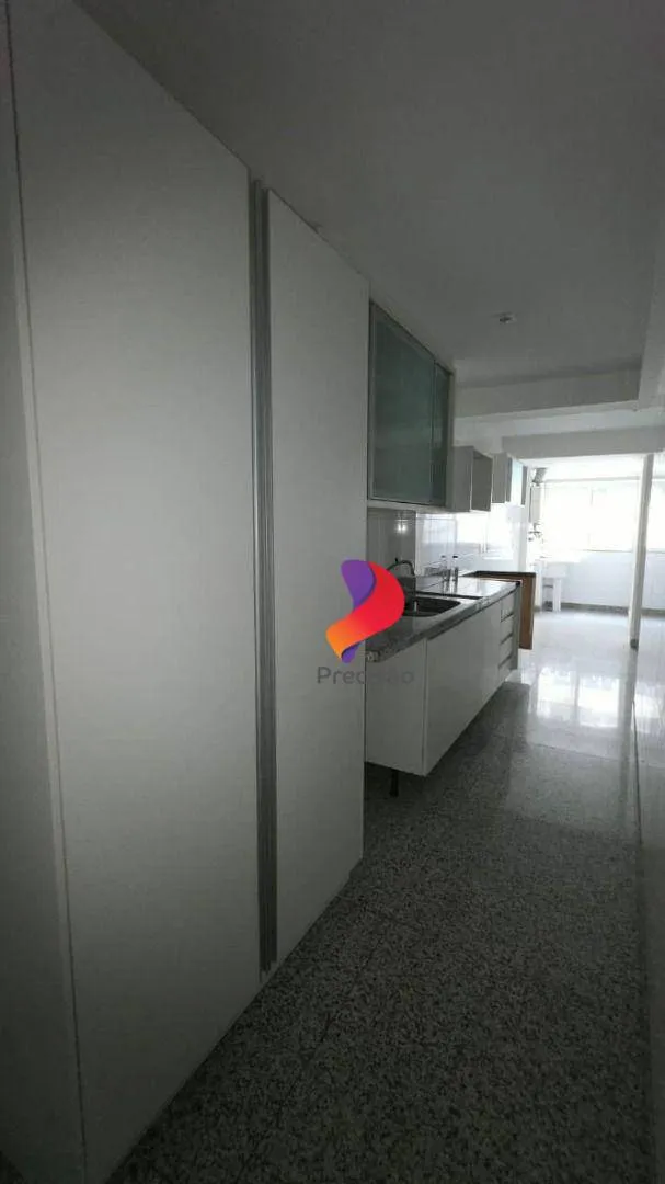 Apartment with enclosed balcony and 4 bedrooms — photo 38