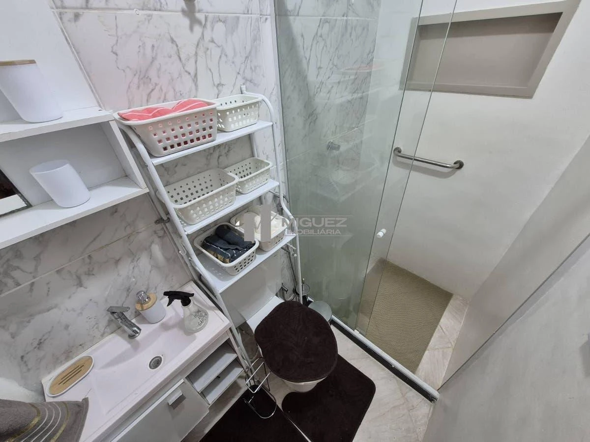 Walk-in closet in a 2-bedroom apartment, 75 m² — photo 13