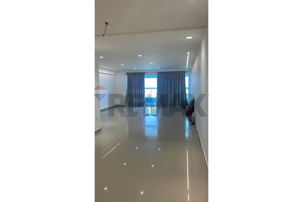 Застеклённый балкон и 4 спальни: квартира 245 м² — photo 13