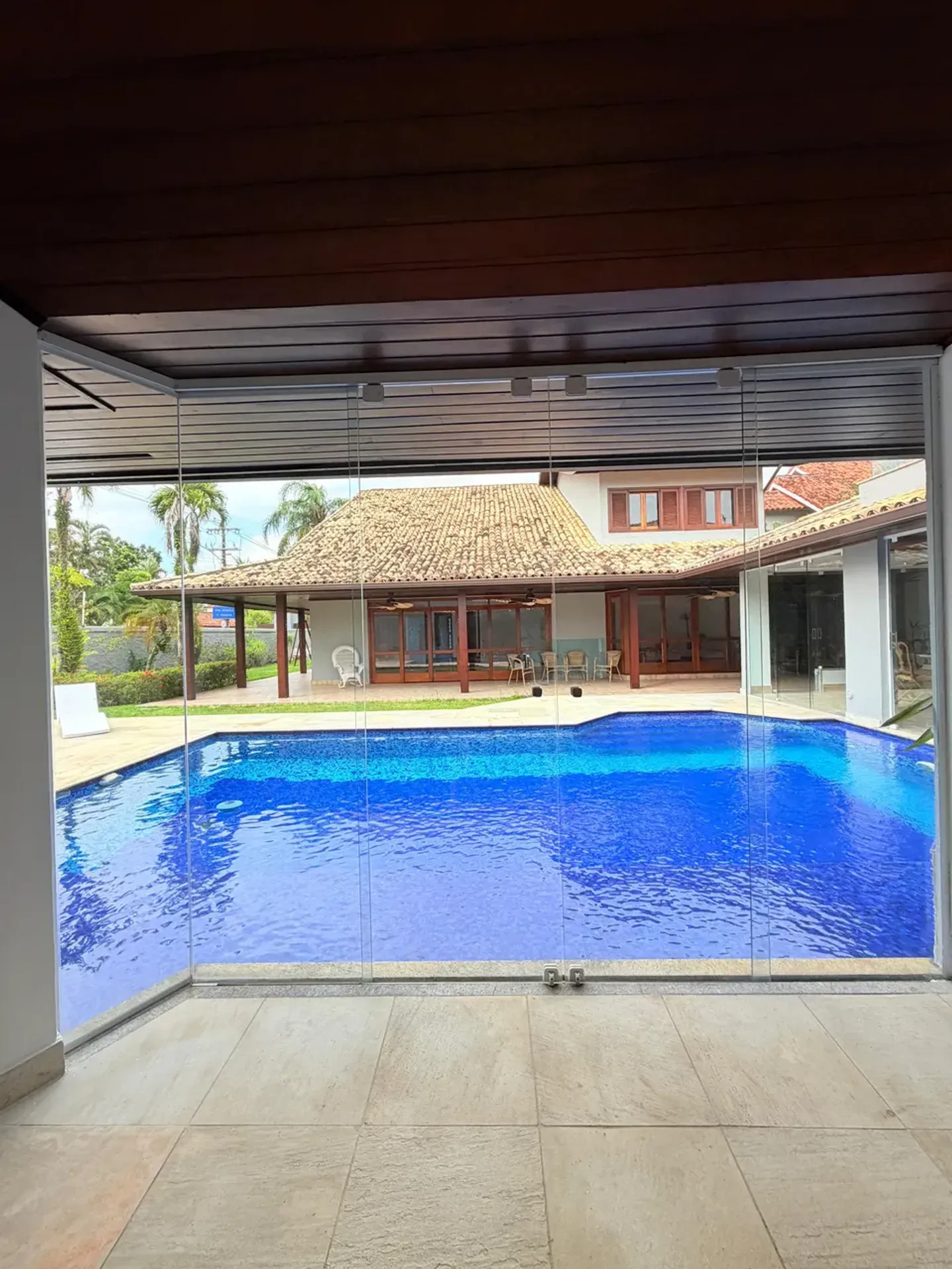 Casa com 5 quartos e 5 banheiros e varanda envidraçada — photo 6