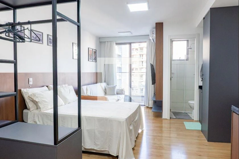 Furnished 1-bedroom apartment with a balcony — photo 13