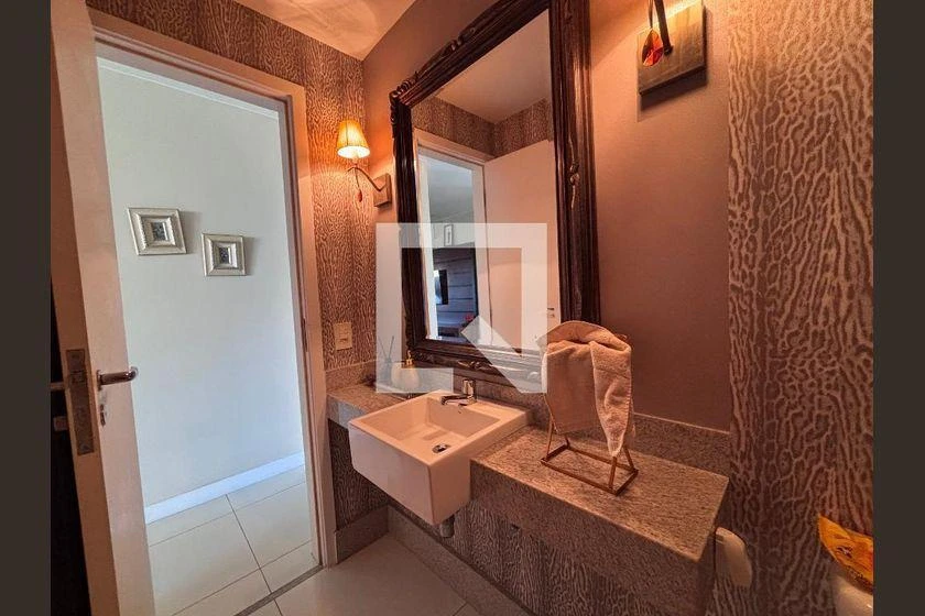 206 m² apartment with 4 en-suite bedrooms and glass balcony — photo 30