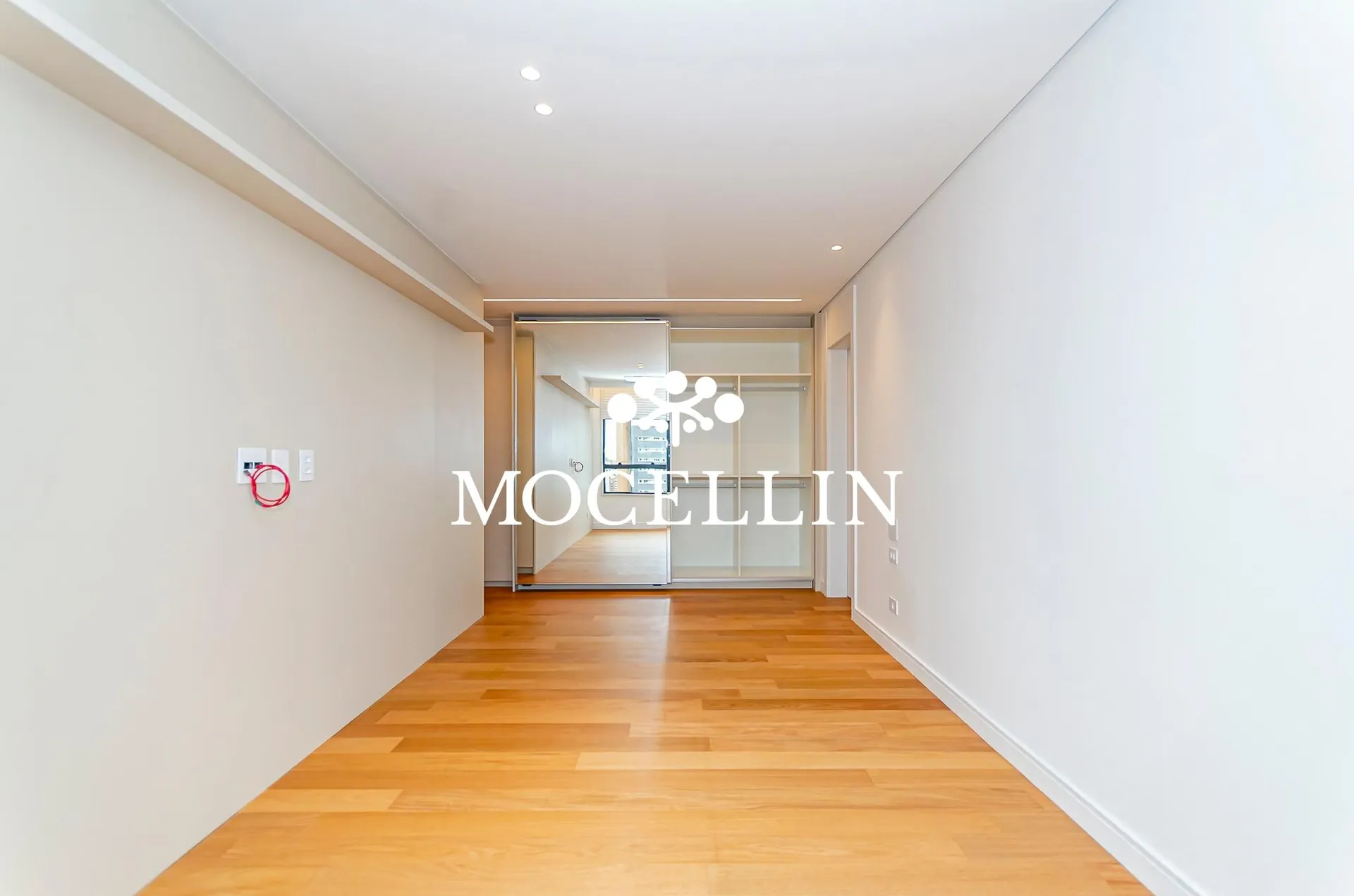 Floor-to-ceiling windows in a 3-bedroom apartment, 242 m² — photo 32