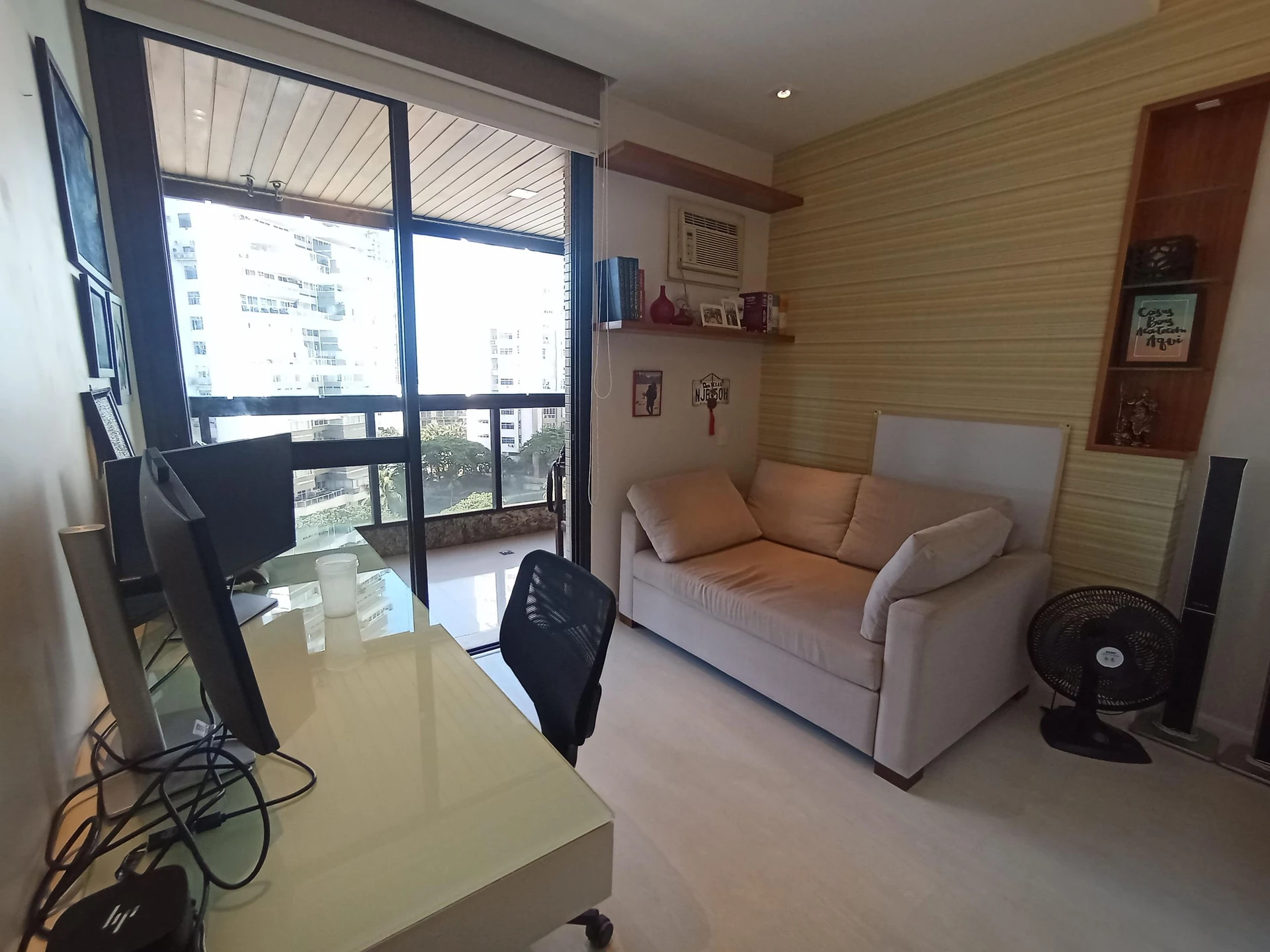 Furnished 3-bedroom apartment with enclosed balcony — photo 44