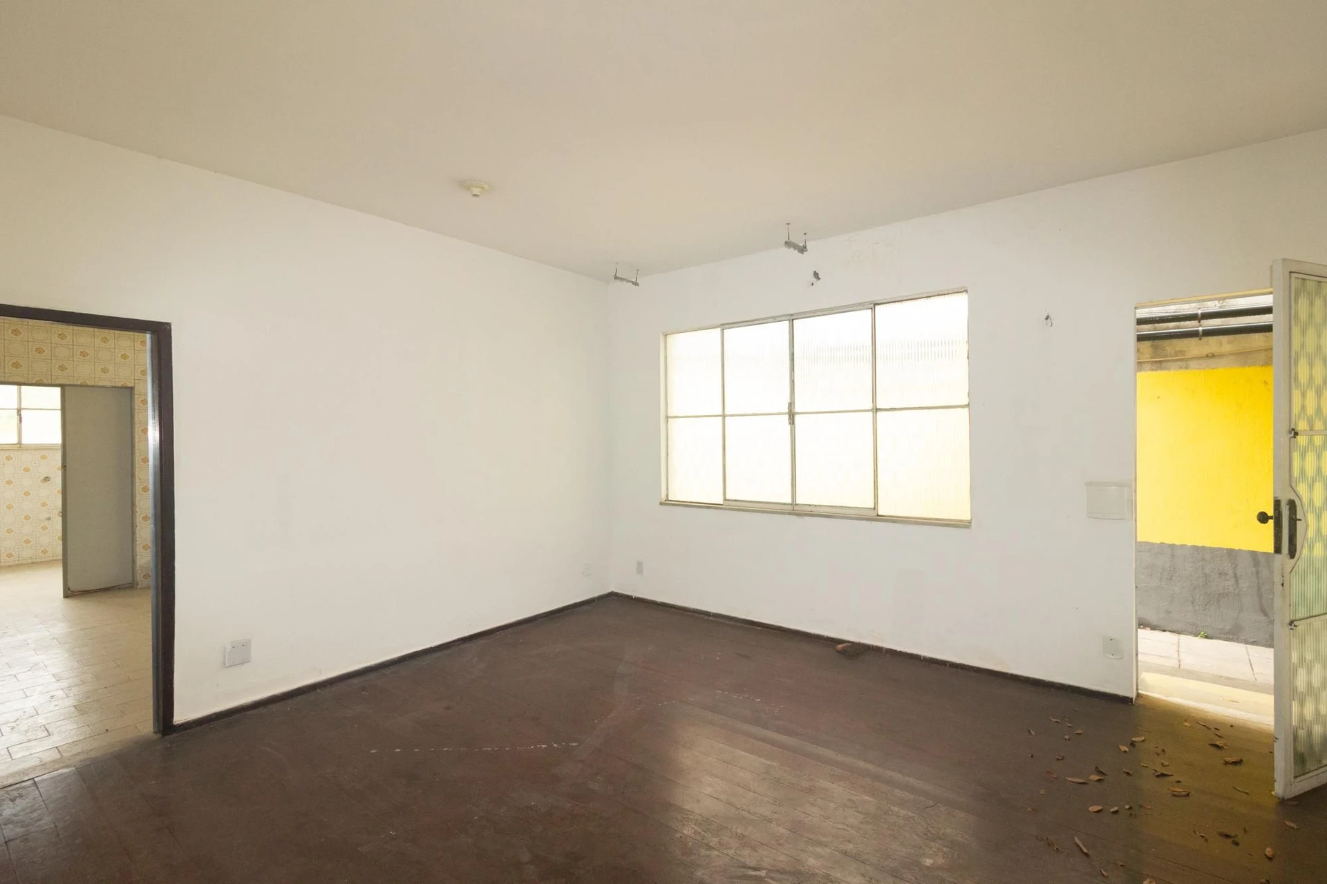 4-bedroom rental house with private garden and parking — photo 11