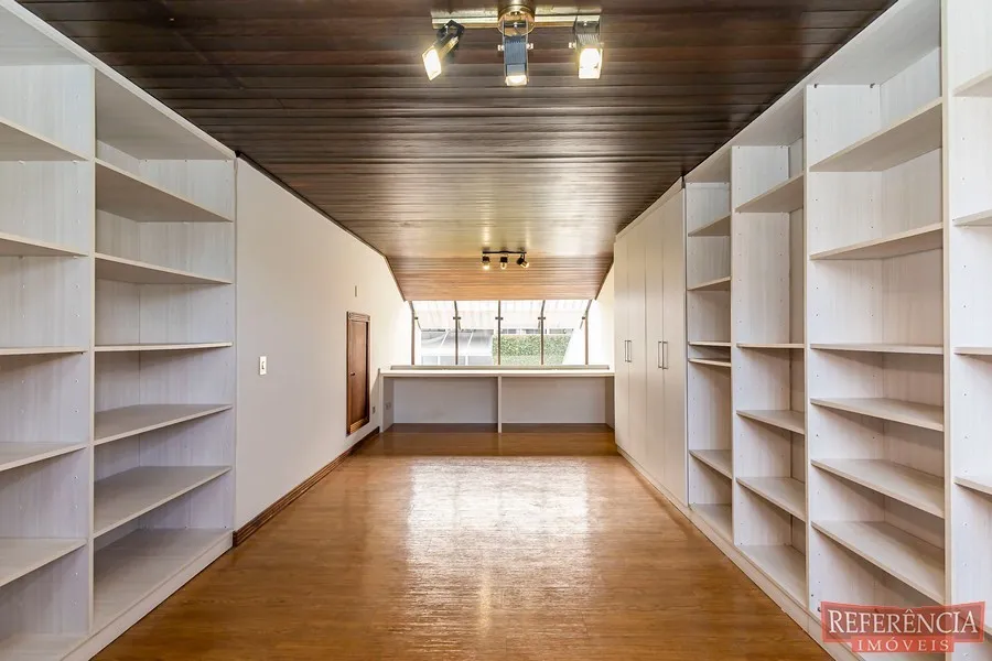 Condo house with 3 bedrooms and a closed kitchen — photo 36