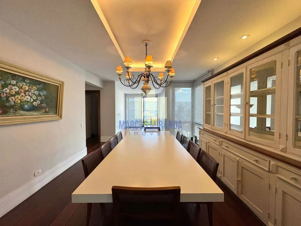 House with 5 bedrooms and 834 m², 6 parking and 9 baths — photo 17