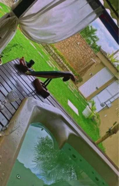 Balcony with a grill in a 4-bedroom house, 300 m² — photo 16