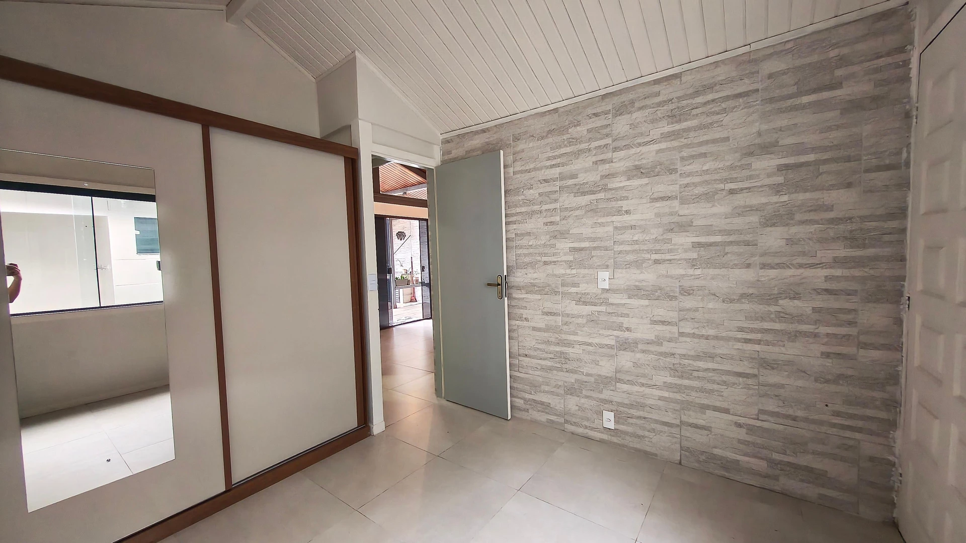 140 m² house with a grill on the balcony and a garden — photo 27