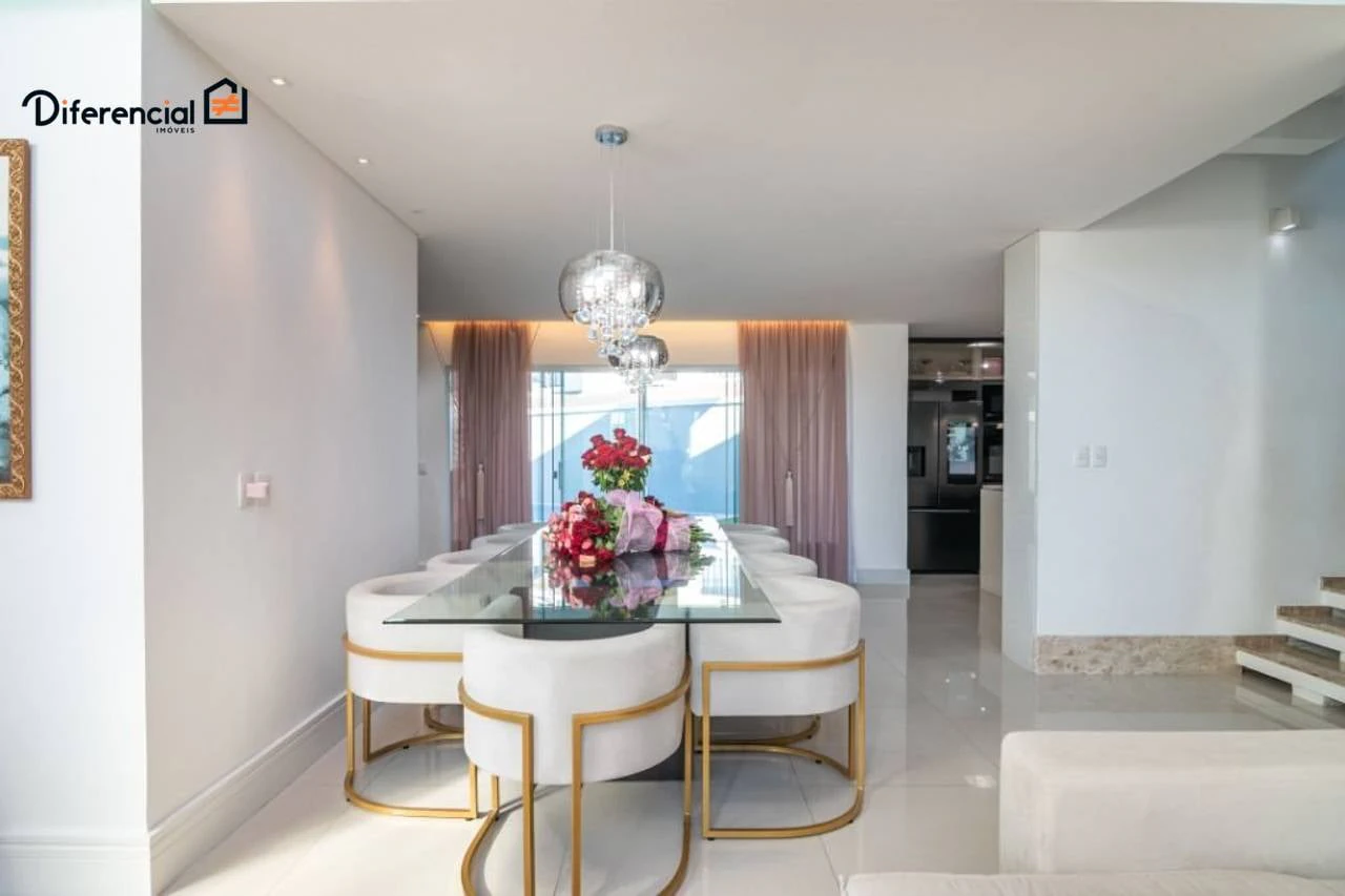 Floor-to-ceiling windows in a 2-bedroom house, 300 m² — photo 20