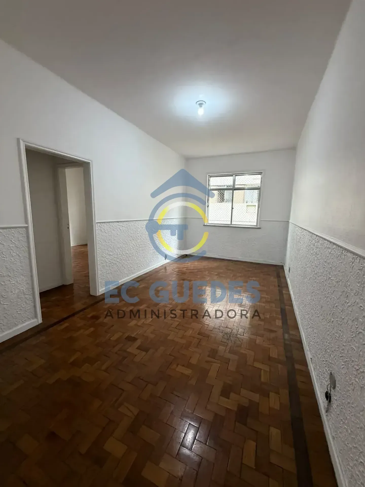 Wood or laminate floors in a 2-bedroom apartment, 73 m²