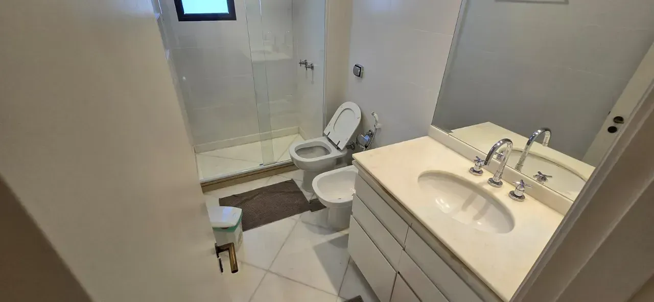 Furnished 2-bedroom apartment with open-plan kitchen — photo 17