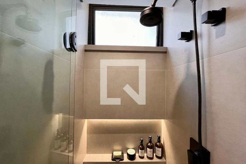 Apartamento de 150 m² com closet e janelas do piso ao teto — photo 27