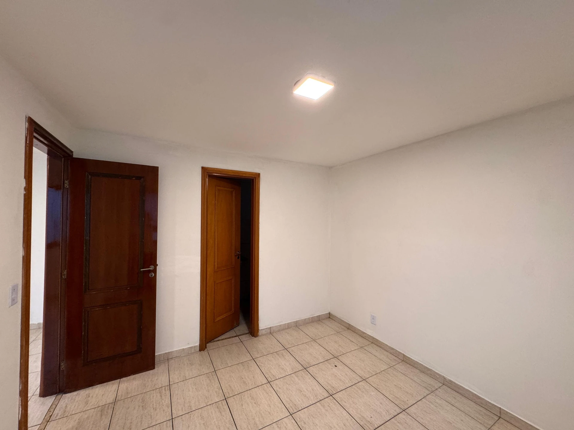 One-bedroom apartment in a building with a sauna — photo 21