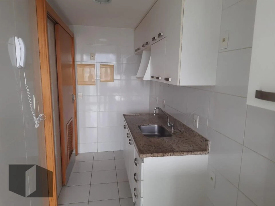 3-bedroom apartment with balcony and city views — photo 30