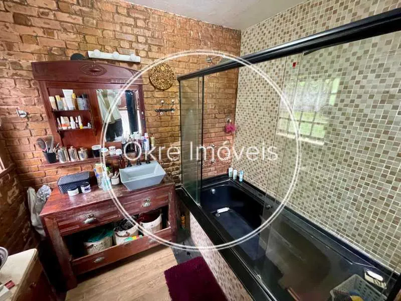 House in a gated community with 4 bedrooms and 5 baths — photo 27