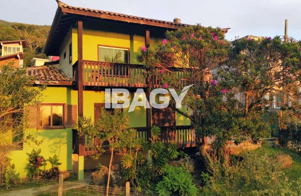 320 m² house with 3 bedrooms, laundry area and 2 parking spaces — photo 3
