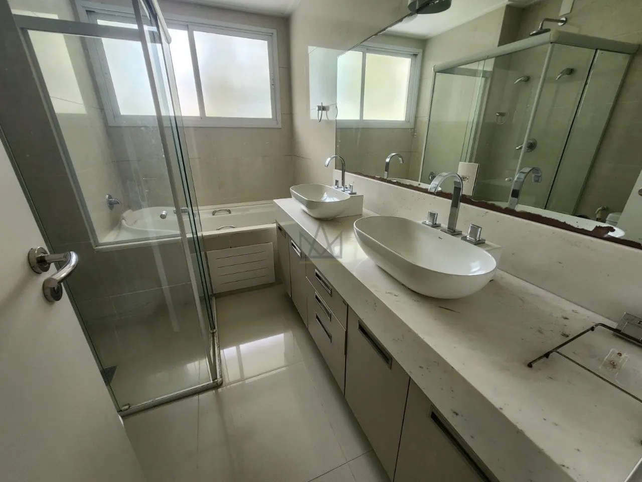 Departamento con ventanales de piso a techo en Florianópolis — photo 42