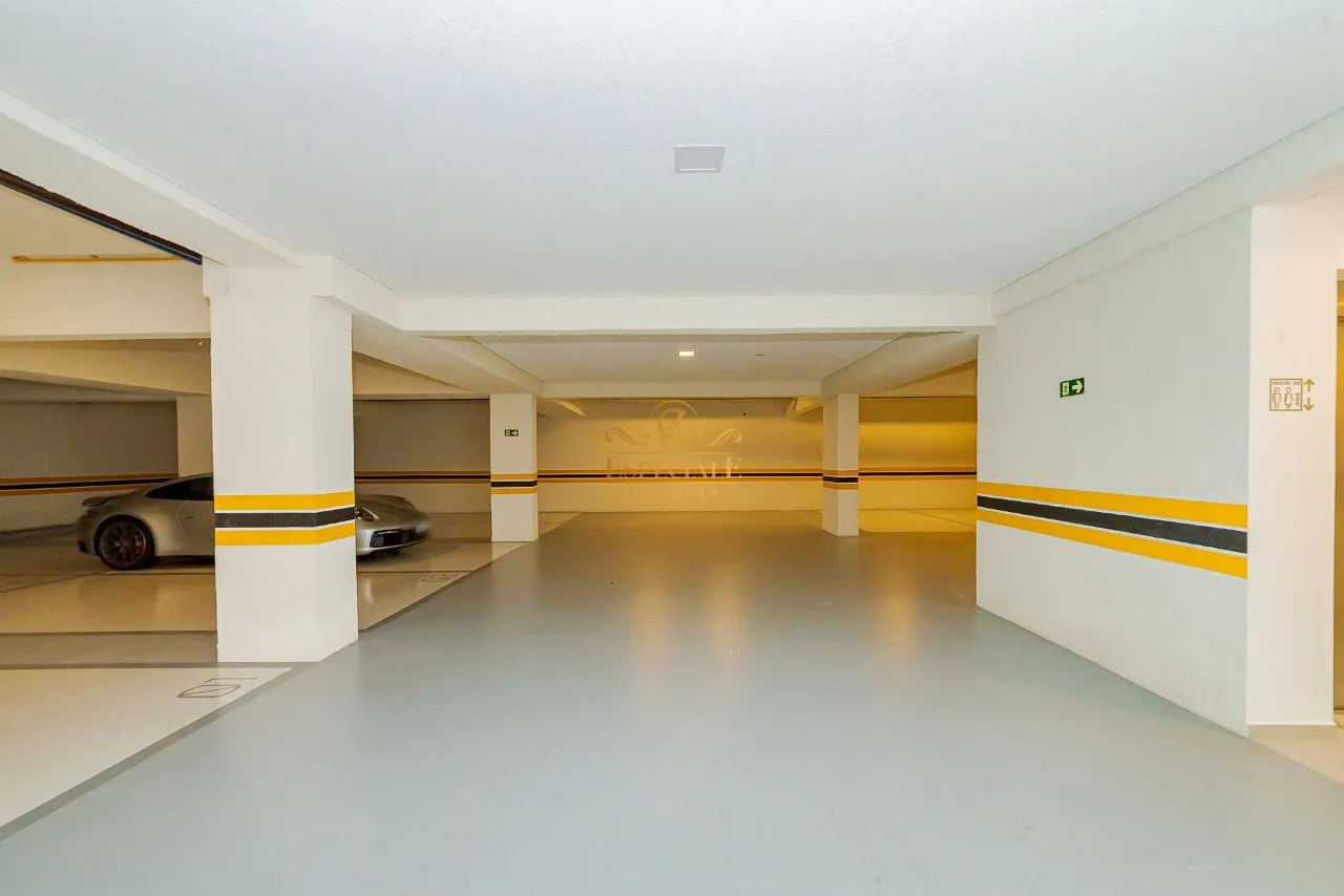 Furnished 186 m² apartment with 3 en-suite bedrooms — photo 31